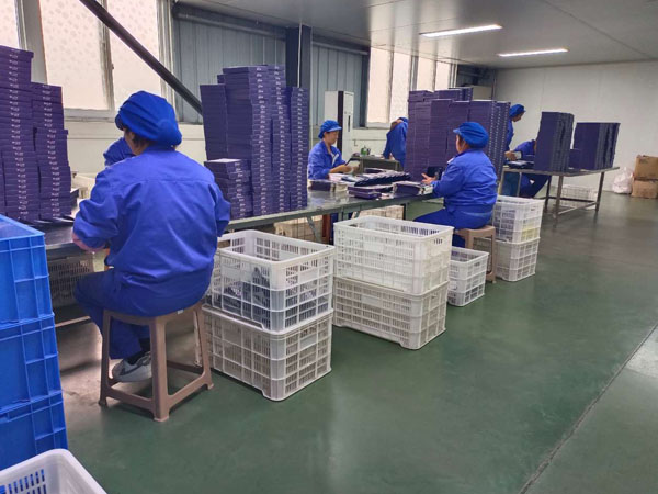 正規(guī)膏藥貼牌好還是自己手工熬制黑膏藥加工好？廠家干貨分享